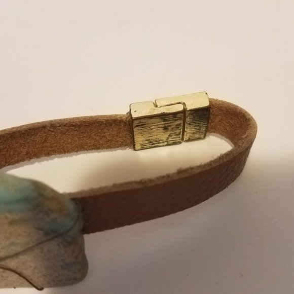Stone and wire bracelet on leather band - Picture 4 of 8